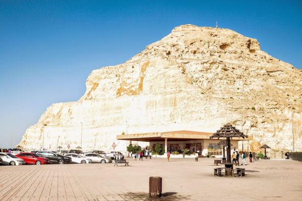 The Mountain of Jebel Hafeet-1